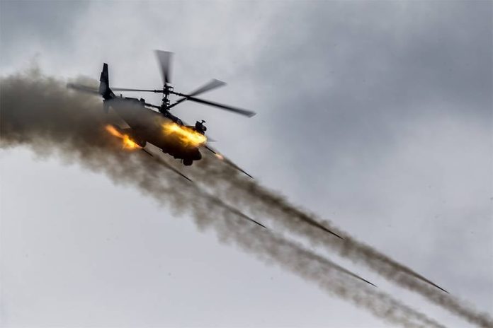 Ka-52 atacando con cohetes